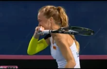 Izraelska tenisistka nie potrafi przestać się śmiać po błędzie przeciwniczki