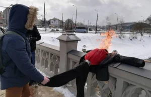 Działacze Młodzieży Wszechpolskiej topili Marzannę z wizerunkiem Bandery