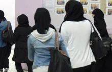 Muslim girls complain of Polish racism on Holocaust study trip - BBC News