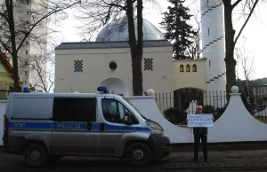 Policja broni meczety od 08.01.2015 my za to płacimy