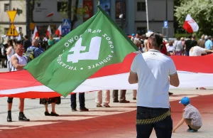 Polscy narodowcy we Włoszech. ONR patroluje plaże w Rimini