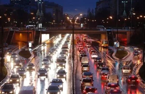 Kierowcy: Polacy skarżą się na oślepiające światła mijania