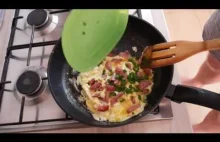 Srambled eggs with sausage; 소시지와 계란을 스크램블; 香腸炒雞蛋; ソーセージとスクランブルエッグ; सॉसेज...