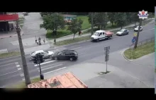 Ignorancja kierowcy w Lublinie doprowadza do stłuczki na pasach.