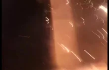 Rakieta z pokazu sztucznych ogni wpada do apartamentu.