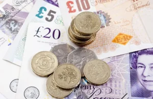 Dalszy ciąg walki z gotówką: miedziaki i 50-funtówka znikną z obiegu w UK?
