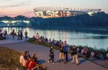 Po zmianie przepisów Warszawa rozważa legalne picie alkoholu nad Wisłą