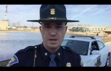 Pan policjant z USA prezentuje niesamowitą funkcję w samochodzie