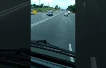 Mocna niespodzianka na rosyjskiej autostradzie. Nawet jak na Rosję to mocna :)
