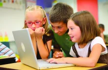 Dzieci korzystające z internetu narażone są na cyberprzemoc i szkodliwe treści