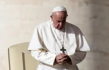Papież Franciszek w tajemnicy poddał się operacji. Teraz wyszło to na jaw