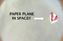 Z kosmosu spadło 200 papierowych samolotów.