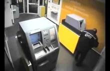Niemcy: Facet okrada 5 bankomatów