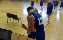 Toruński koszykarz oświadczył się po meczu [film]