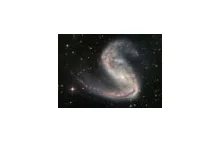 Podwójna spirala koślawej galaktyki