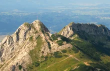 Piorun rozebrał ich do naga, spalił ubranie i skórę, oślepił i ogłuszył....