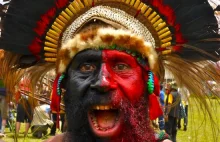 Różnorodność "malarstwa twarzowego" wśród plemion Papui-Nowej Gwinei