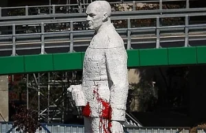 Policja 17 września chroni pomnik... Zygmunta Berlinga!
