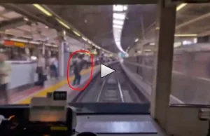 Samobójca skacze pod metro, widok z wnętrza pociągu.