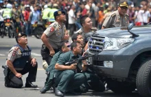Dżakarta, Indonezja - atak terrorystów samobójców