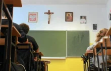 Dziecko prześladowane, bo jego ojciec skrytykował modlitwy w szkole