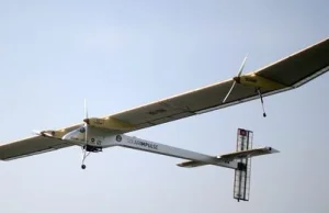 Samolot napędzany energią słoneczną ukończył międzykontynentalny lot