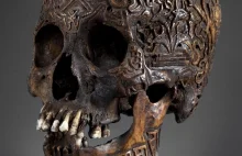 Wyrzeźbiona czaszka z Tybetu.
