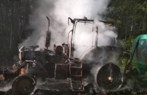 Ghost Rider po białorusku: Pijany traktorzysta prowadził płonącą maszynę