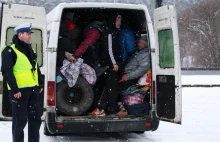 Szok. 43 osoby jechały 9-osobowym busem z Rumunii do Szwecji (zdjęcia