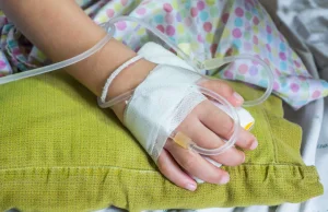 2-latka z gorączką nie została przyjęta do szpitala. Kilka godzin później zmarła