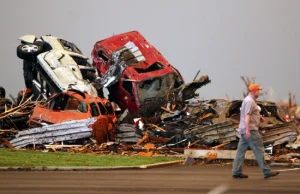 Krajobraz po przejściu tornado, Joplin, Missouri