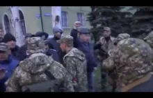 Szturm na posterunek milicji w Kramatorsku #вежливыелюди #русскаявесна #украина