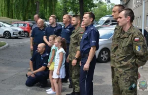 Policjanci i wojskowy z Opola przemierzają Sudety i zbierają pieniądze dla...