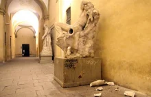 5 przypadków kiedy turyści zniszczyli dzieła sztuki bo... robili sobie selfie.
