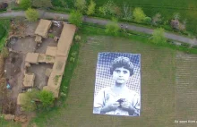 "Zobaczcie, kogo bombardujecie" Ułożyli ogromne zdjęcie dla operatorów dronów