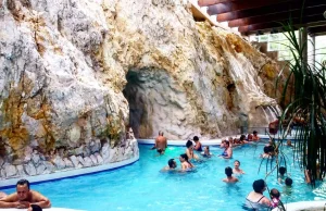 Wegry - baseny termalne i kąpiel w jaskiniach