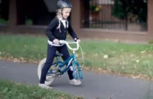 Nowy spot PiS: Rower bez koła i dziewczynka bez buta, jeśli KO wygra wybory