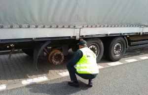 40-tonowa ciężarówka bez koła na autostradzie A2. Jechał z Hiszpanii na Białoruś