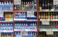 Rząd podniesie akcyzę na alkohol i papierosy.