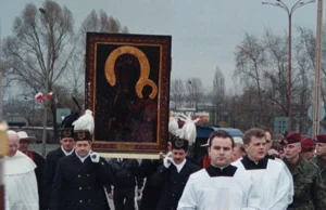 Święty obraz jeździ samochodem-kaplicą po Polsce.