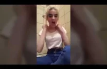 Nastolatka pod prysznicem myje się w ciuchach i jara szluga