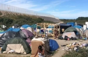 64 proc. Francuzów twierdzi, że uchodźcy są "głównym źródłem...