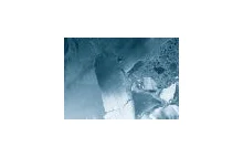 Zderzenie dwóch gigantycznych gór lodowych widziane z kosmosu.