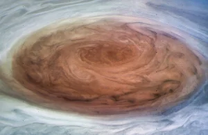 Pierwsze zdjęcia z przelotu sondy Juno nad Wielką Czerwoną Plamą – Puls...
