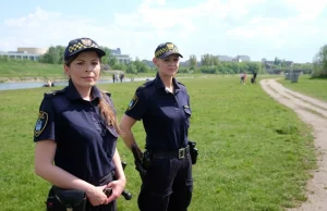 Strażniczki goniły zboczeńca, prawie nikt nie pomógł. Ludzie się śmiali.