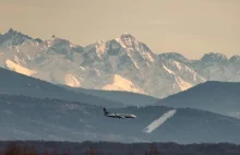 Samolot lądujący na Balicach, a w tle... Tatry. Zobacz niesamowite zdjęcie!