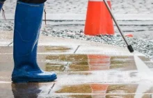 Użycie myjki ciśnieniowej do sprzątania chodników może być urazić rasowo...