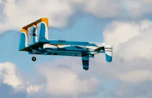 Amazon patentuje sposób dostarczania paczek na spadochronach przez drony