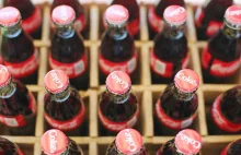Przerażające odkrycie na dnie butelki Coca-Coli !!