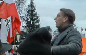 Lis pieje. I to na demonstracji. Myślałby kto?;) [video